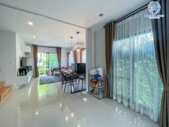 *****บ้านแฝดมือสองย่านปทุมธานี ม.เวนิว ติวานนท์-รังสิต เนื้อที่มากถึงเกือบ 39 ตร.ว. ฟังก์ชัน 3 ห้องนอน 3 ห้องน้ำ 2 ที่จอดรถ บ้านราคาดีสุดในโครงการ สภาพใหม่แทบไม่เคยอยู่ มาพร้อมของแถมเพียบ!! บนทำเลดี ใกล้รถไฟฟ้าสายสีแดง "สถานีรังสิต", ทางด่วน "ศรีสมาน" และ "ศรีรัช"